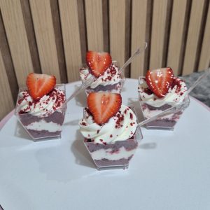Păhăruțe Red-Velvet cu fructe/căpșuni/zmeură/fructe de pădure 45g