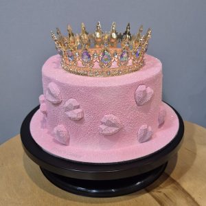 Tort personalizat pentru fetiță cu coroană regală