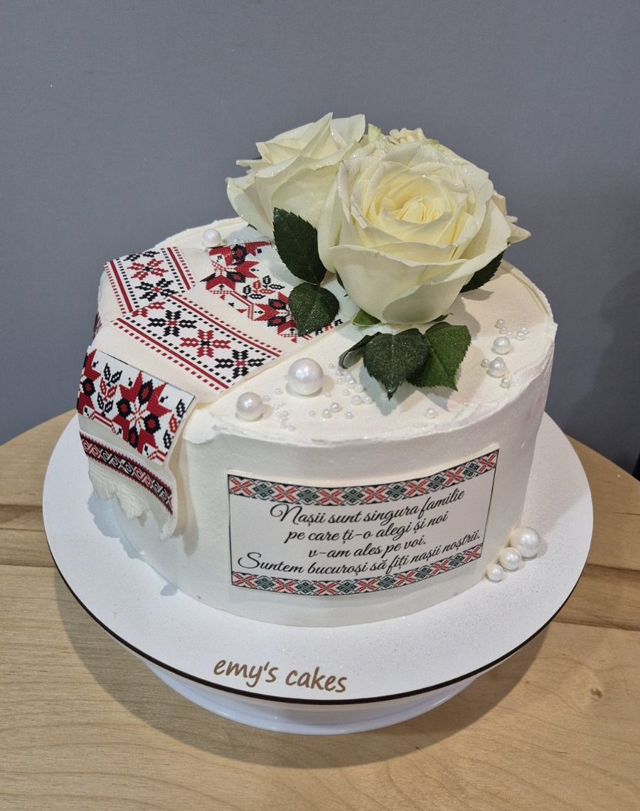 Tort pentru nași „Cu dragoste și respect” cu motive broderie moldovenească roșu-alb, 3 trandafiri albi, prosop, perle pe cremă de brânză, 2 kg de la Emys Cakes