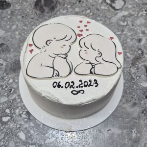 Bento tort anime cuplu îndrăgostit sărut cu inimioare roșii și data 06.02.2023, cremă albă, Emys Cakes.
