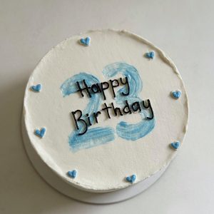Bento tort alb cu cifra 23 albastră, mesaj „Happy Birthday” și inimioare albastre, design minimalist, Emys Cakes