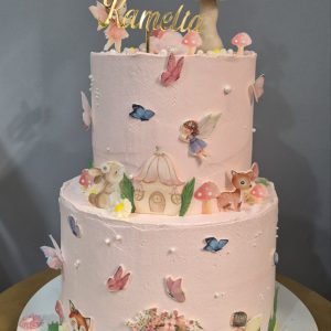 Tort botez roz pe două etaje, acoperit în crem chesse, decorat cu tematică de fetiță, fluturi și ciupercuțe, Emys Cakes